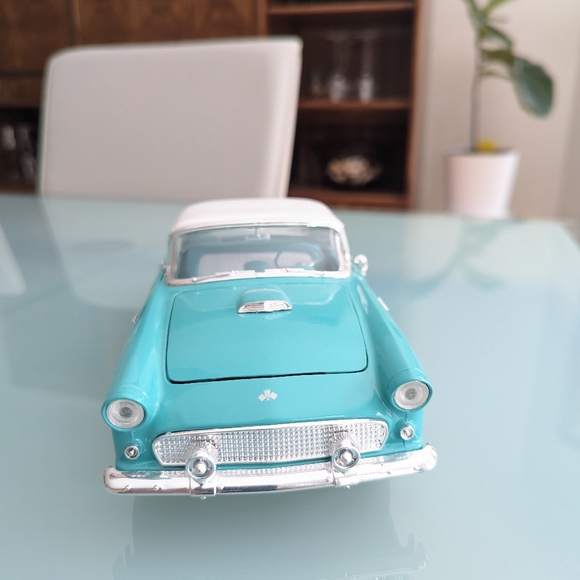 1955 Ford Thunderbird 1:18 Die Cast Model Car - Robin Egg Blue Collectible Car - Picture 4 of 14